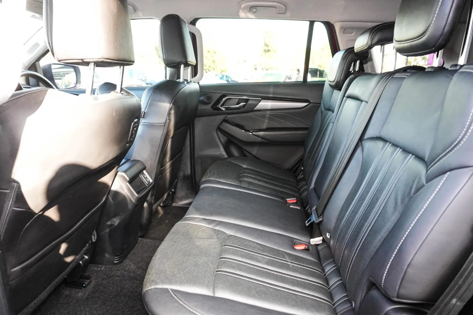 2022 Isuzu MU-X Gallery Image 8