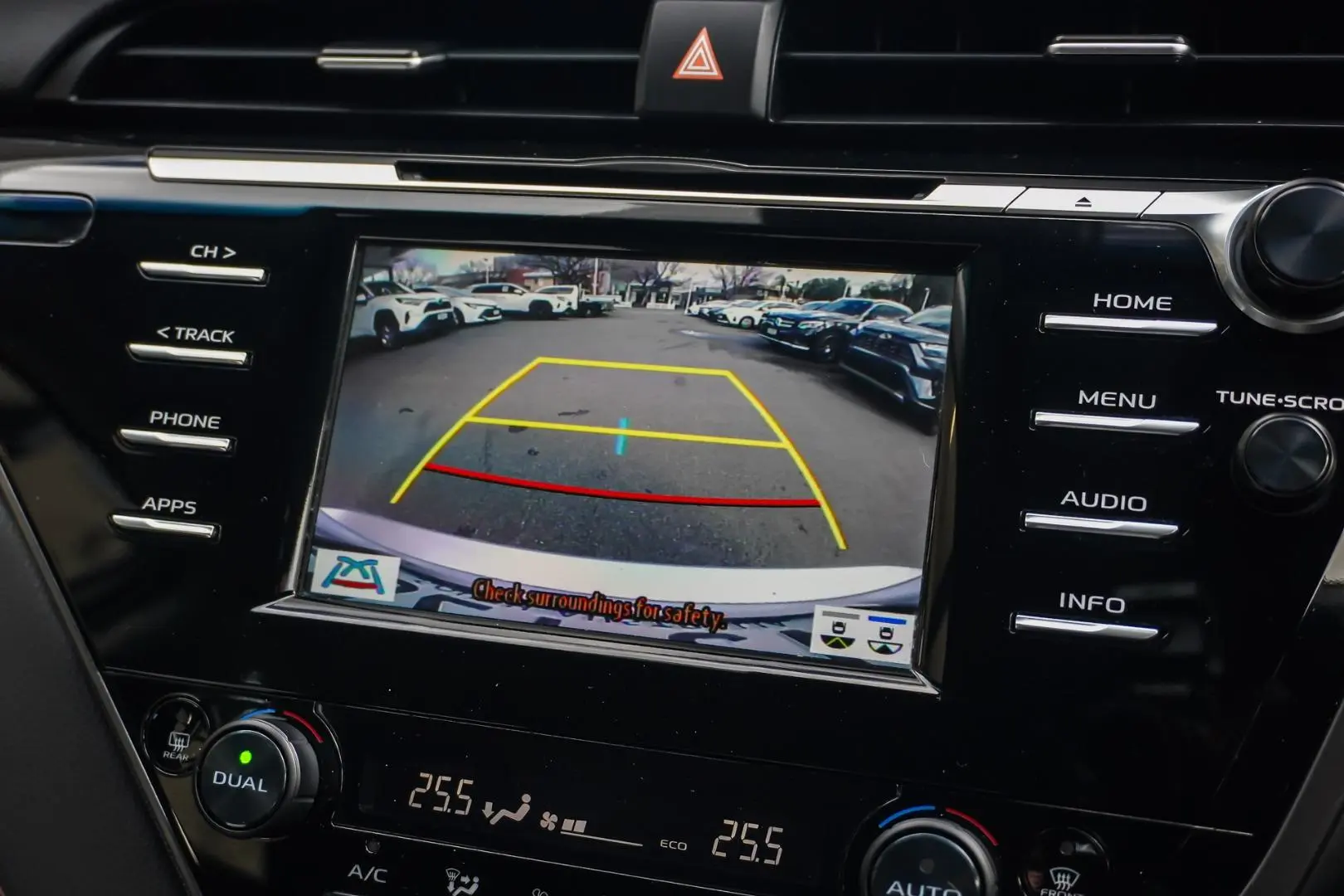 2019 Toyota Camry Gallery Image 21