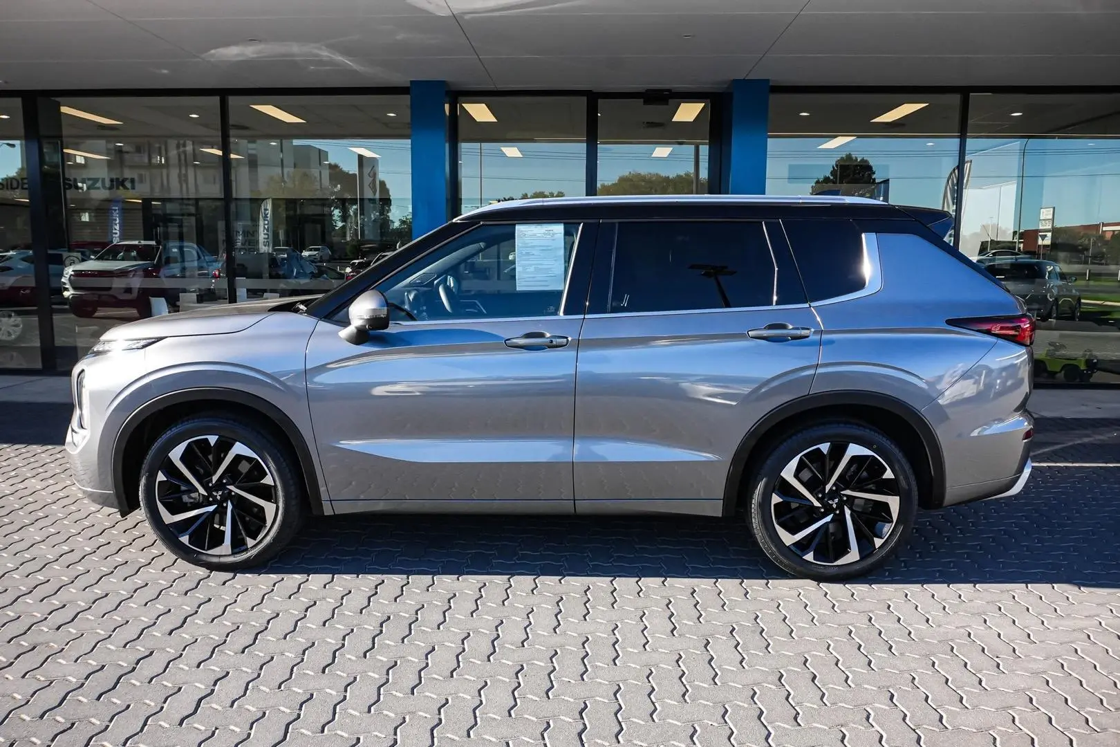 2023 Mitsubishi Outlander Gallery Image 4