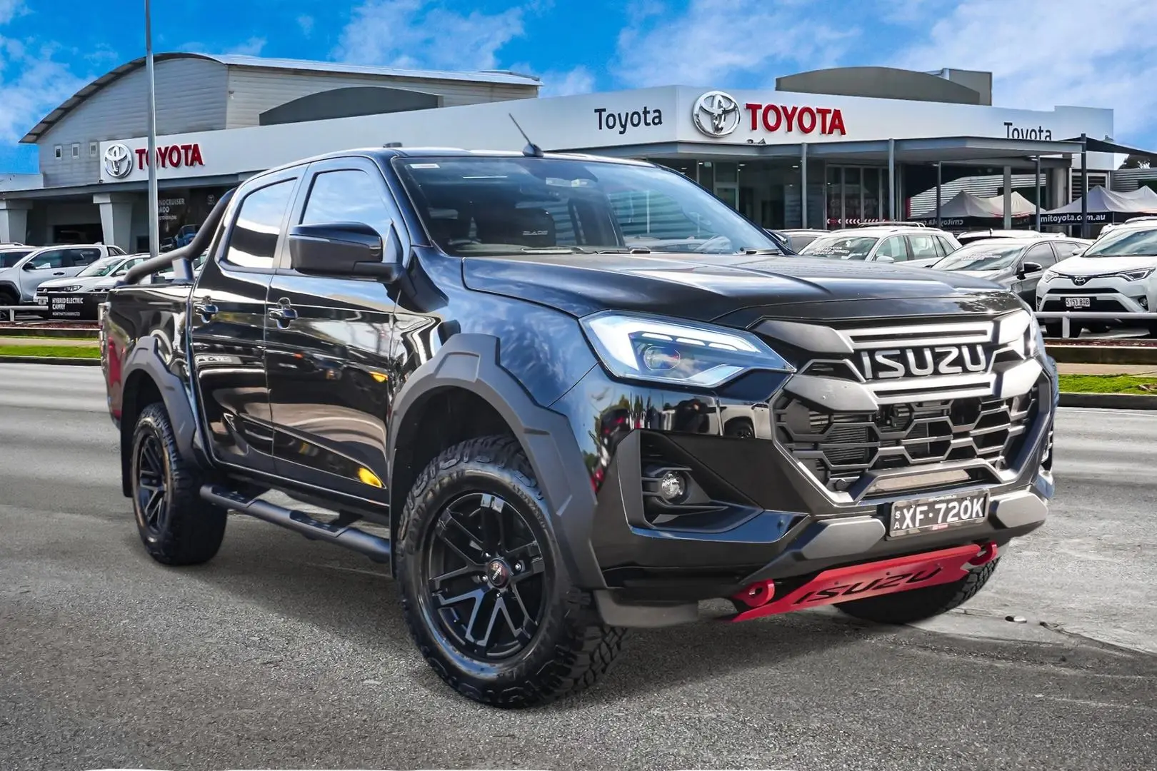 2025 Isuzu D-MAX Gallery Image 1