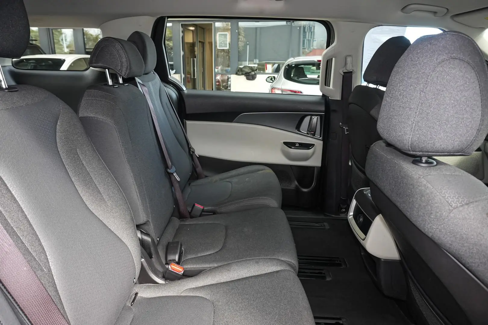 2022 Kia Carnival Gallery Image 9