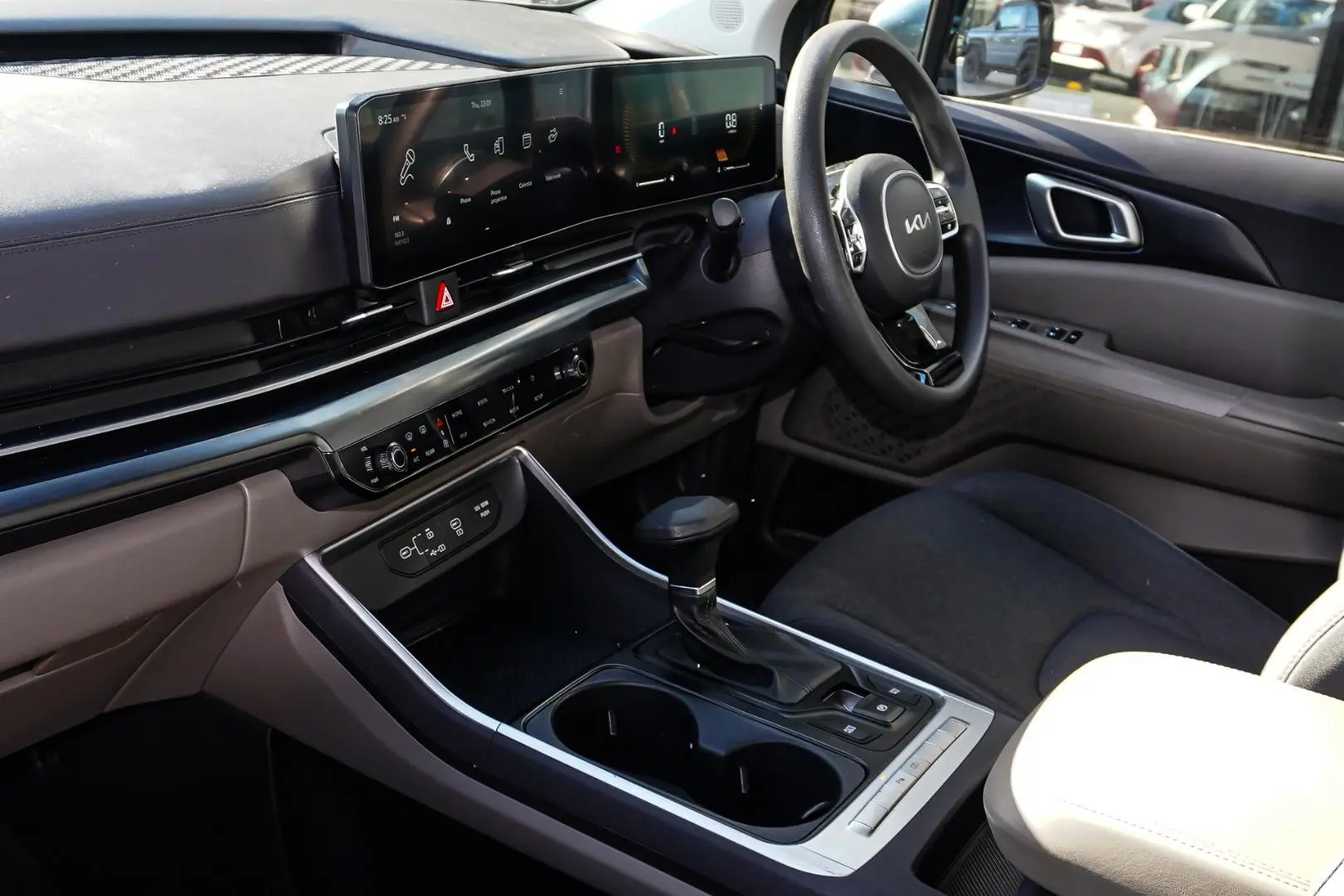 2024 Kia Carnival Gallery Image 11