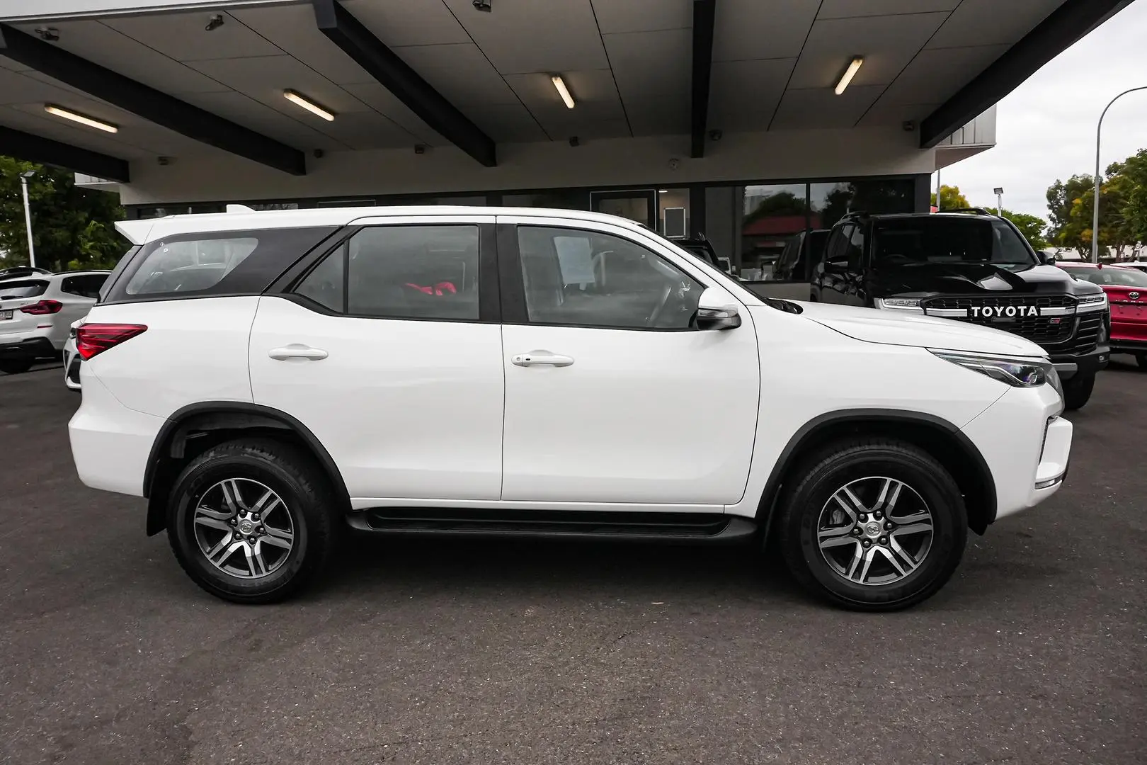 2022 Toyota Fortuner Gallery Image 4