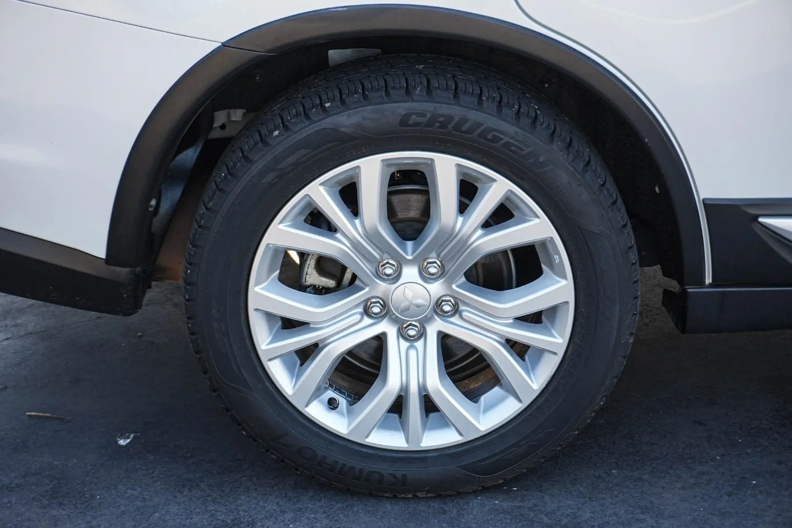 2019 Mitsubishi Outlander Gallery Image 13