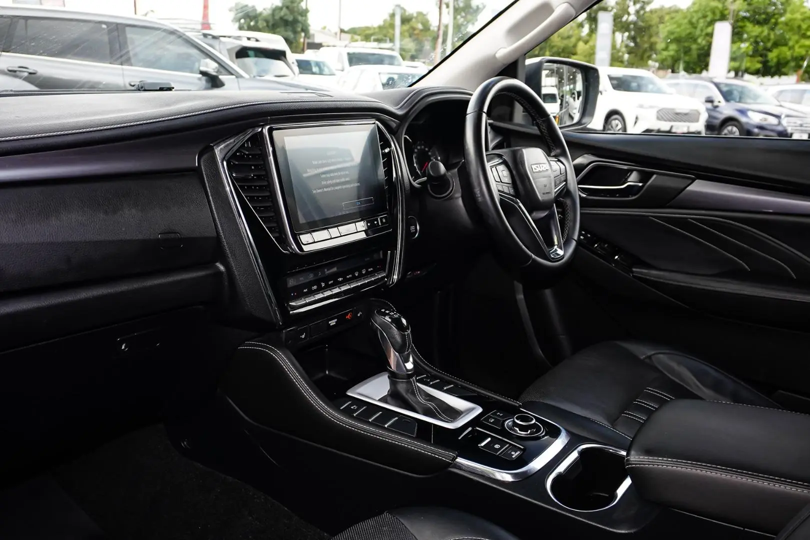 2022 Isuzu MU-X Gallery Image 11