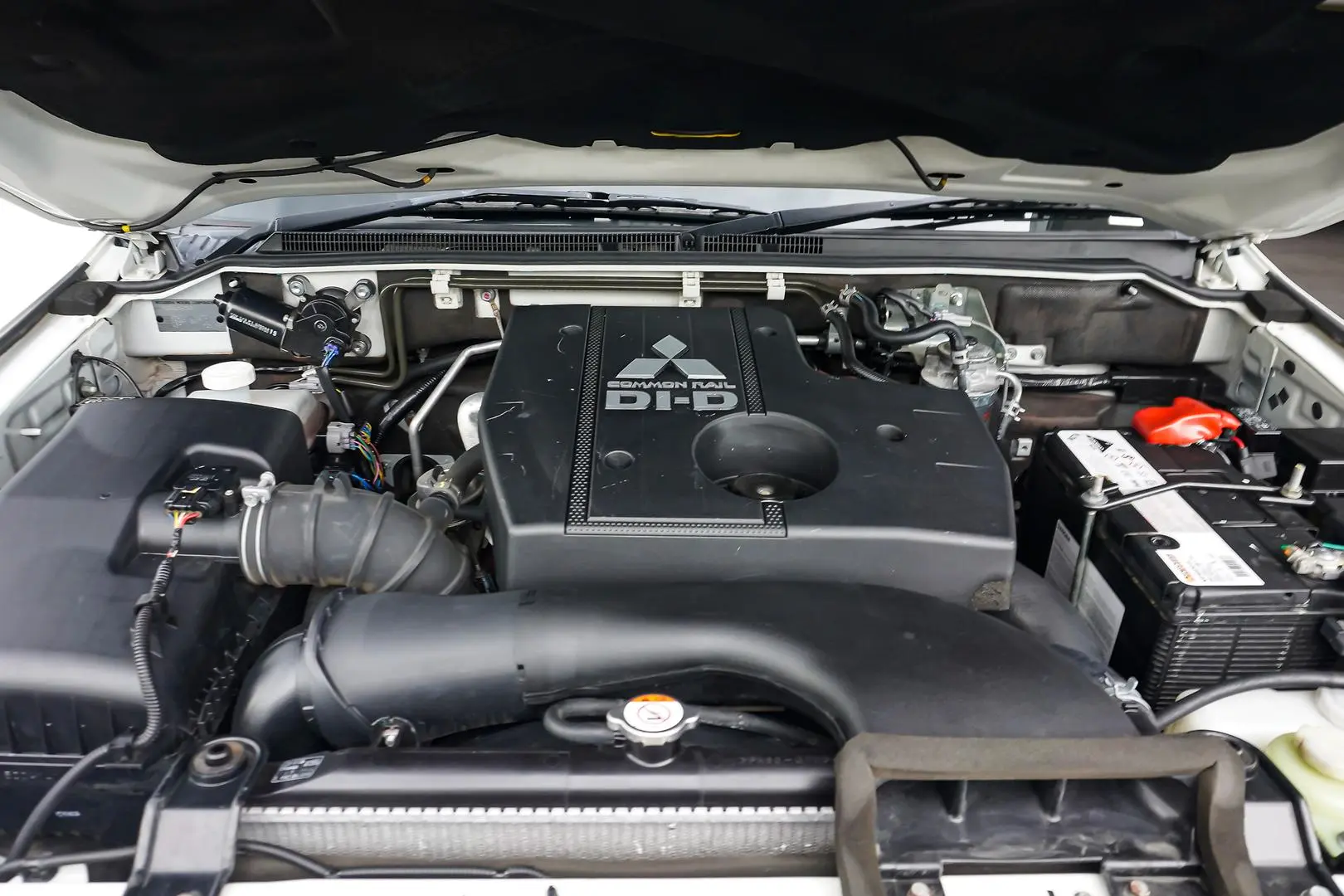 2015 Mitsubishi Pajero Gallery Image 25