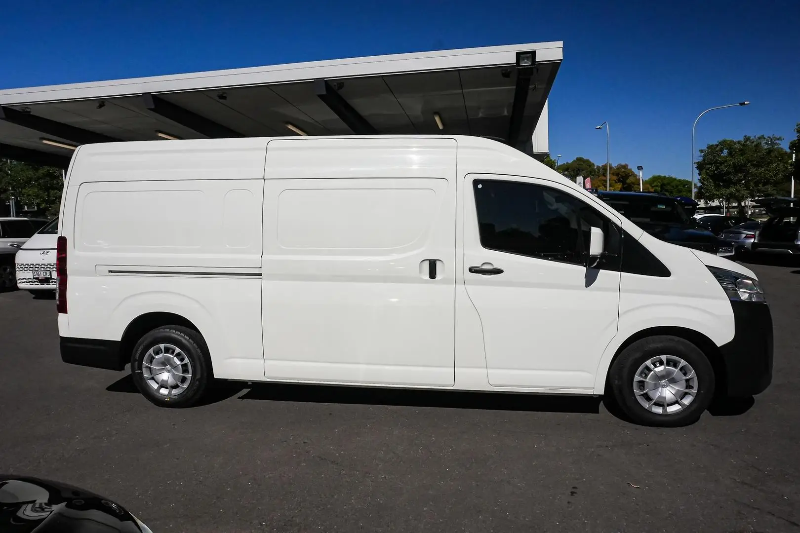 2022 Toyota Hiace Gallery Image 3