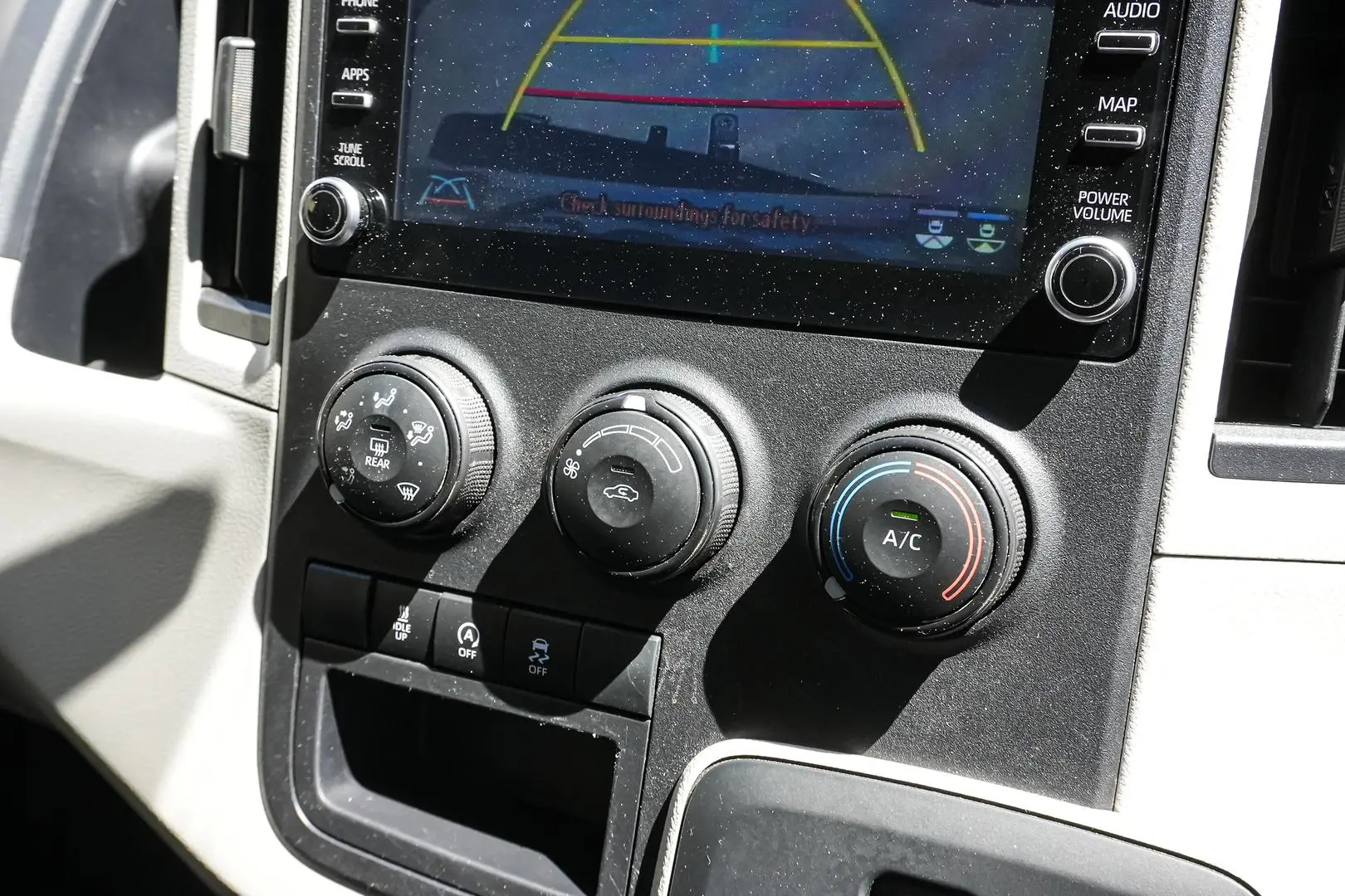 2021 Toyota Hiace Gallery Image 21