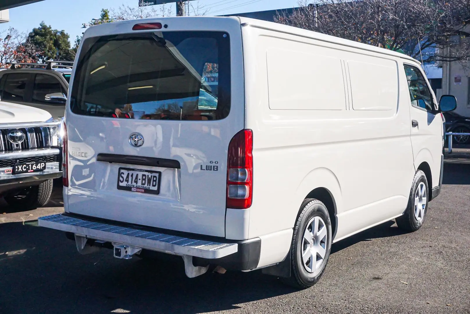 2018 Toyota Hiace Gallery Image 4