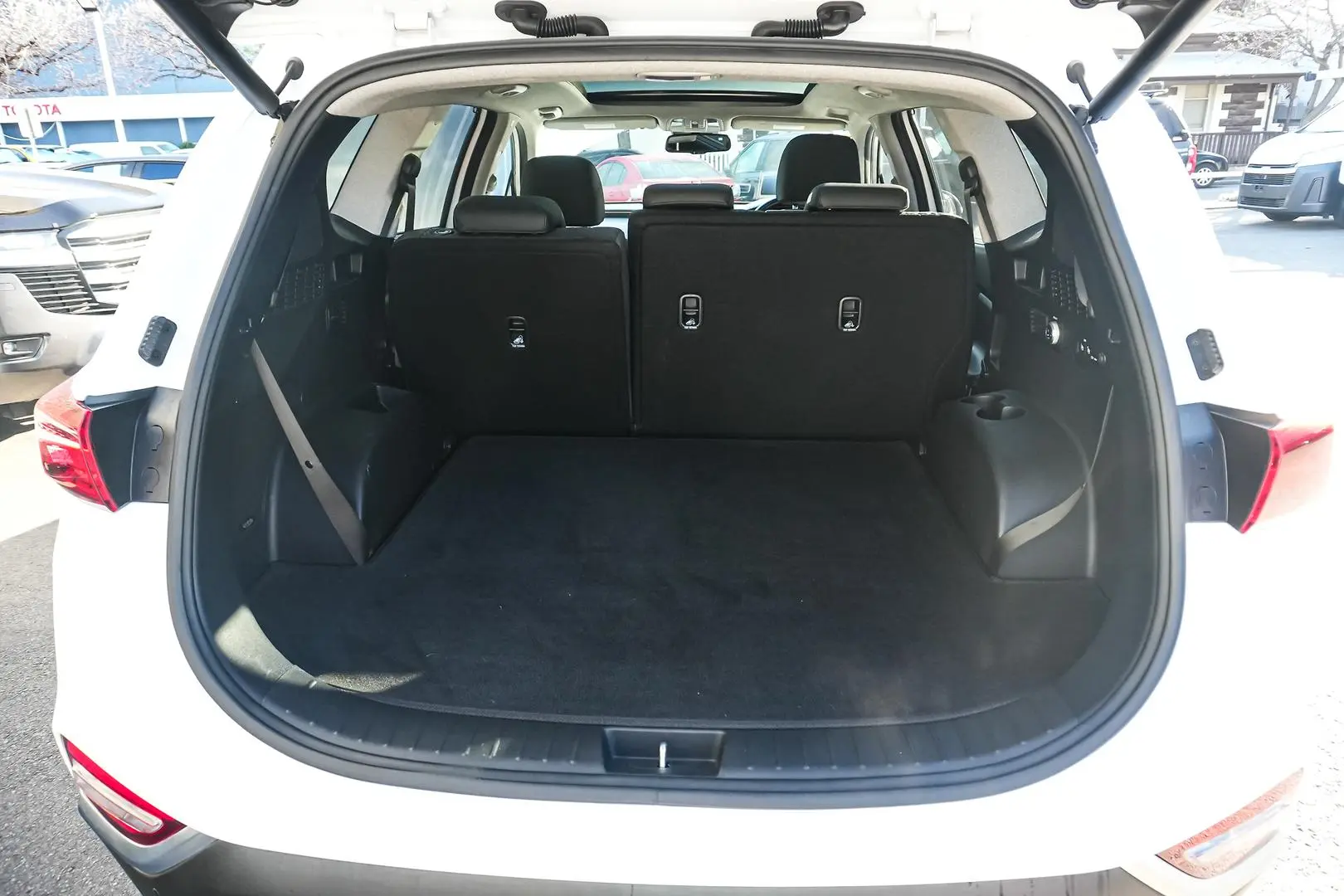2019 Hyundai Santa Fe Gallery Image 11