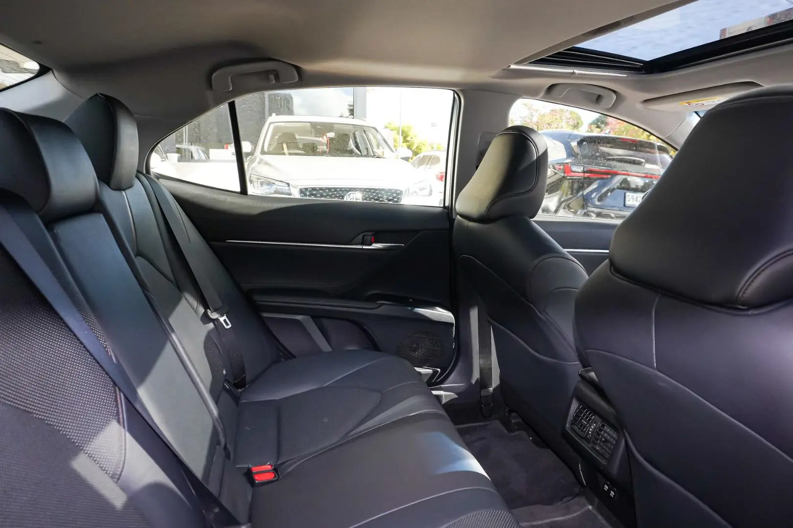 2018 Toyota Camry Gallery Image 7