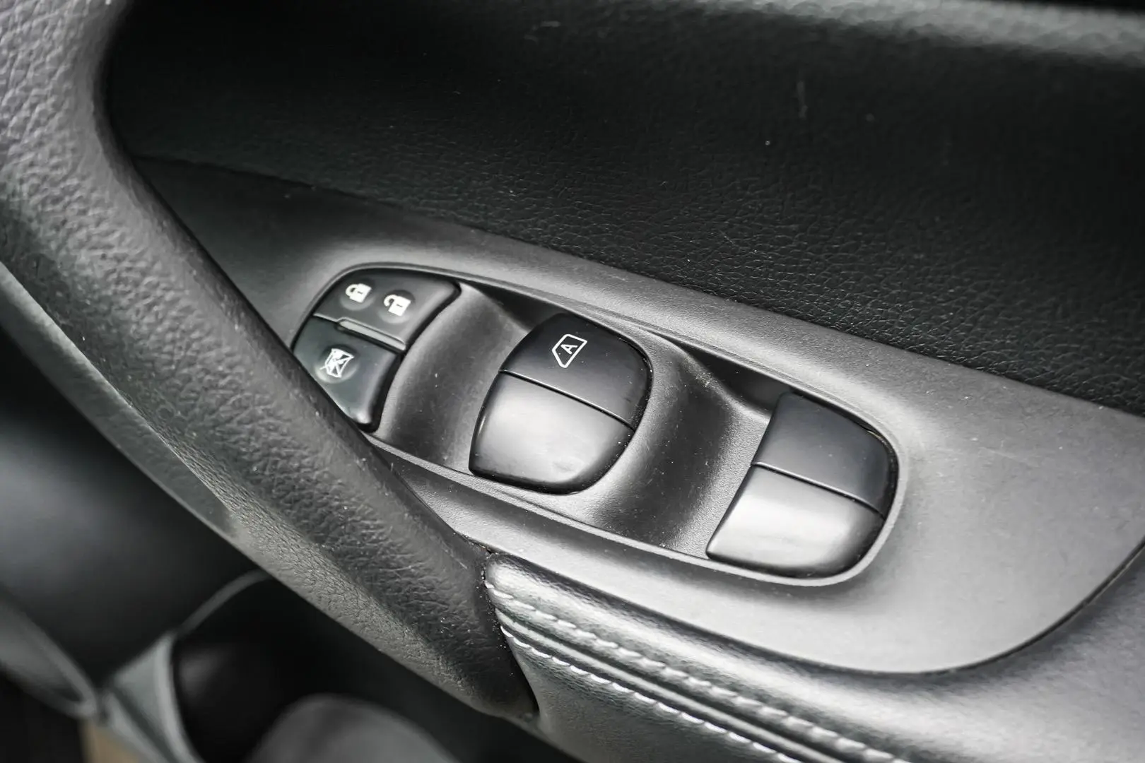 2021 Nissan X-TRAIL Gallery Image 16