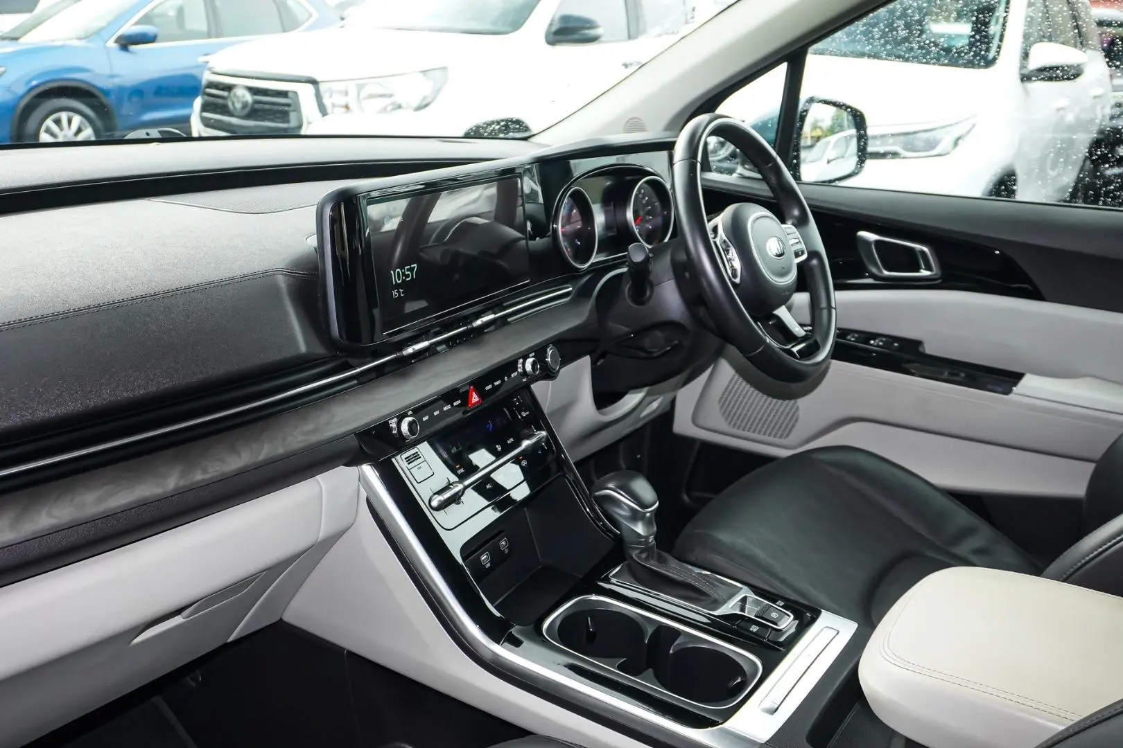 2021 Kia Carnival Gallery Image 10