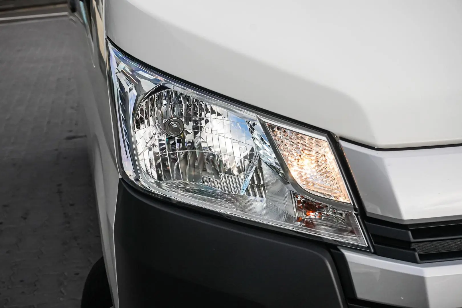 2021 Toyota Hiace Gallery Image 7