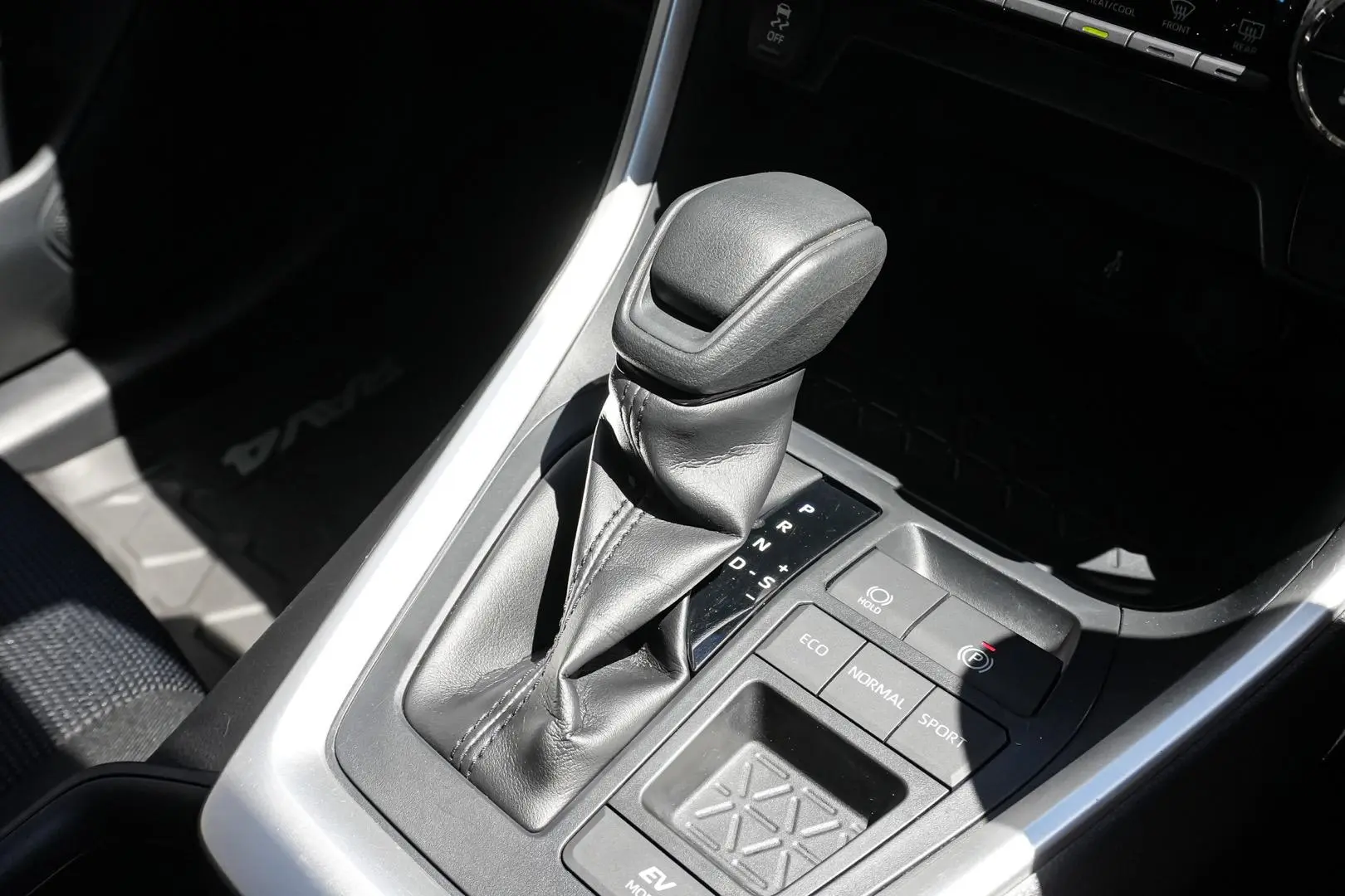 2019 Toyota RAV4 Gallery Image 18