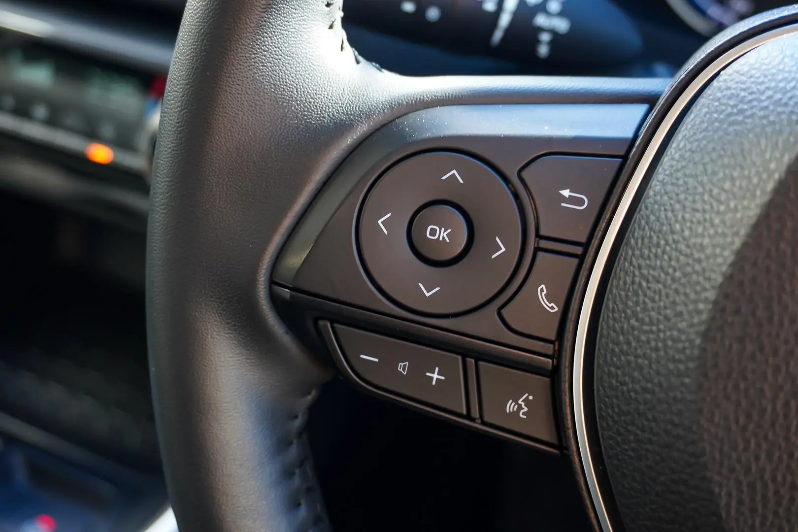 2025 Toyota RAV4 Gallery Image 18