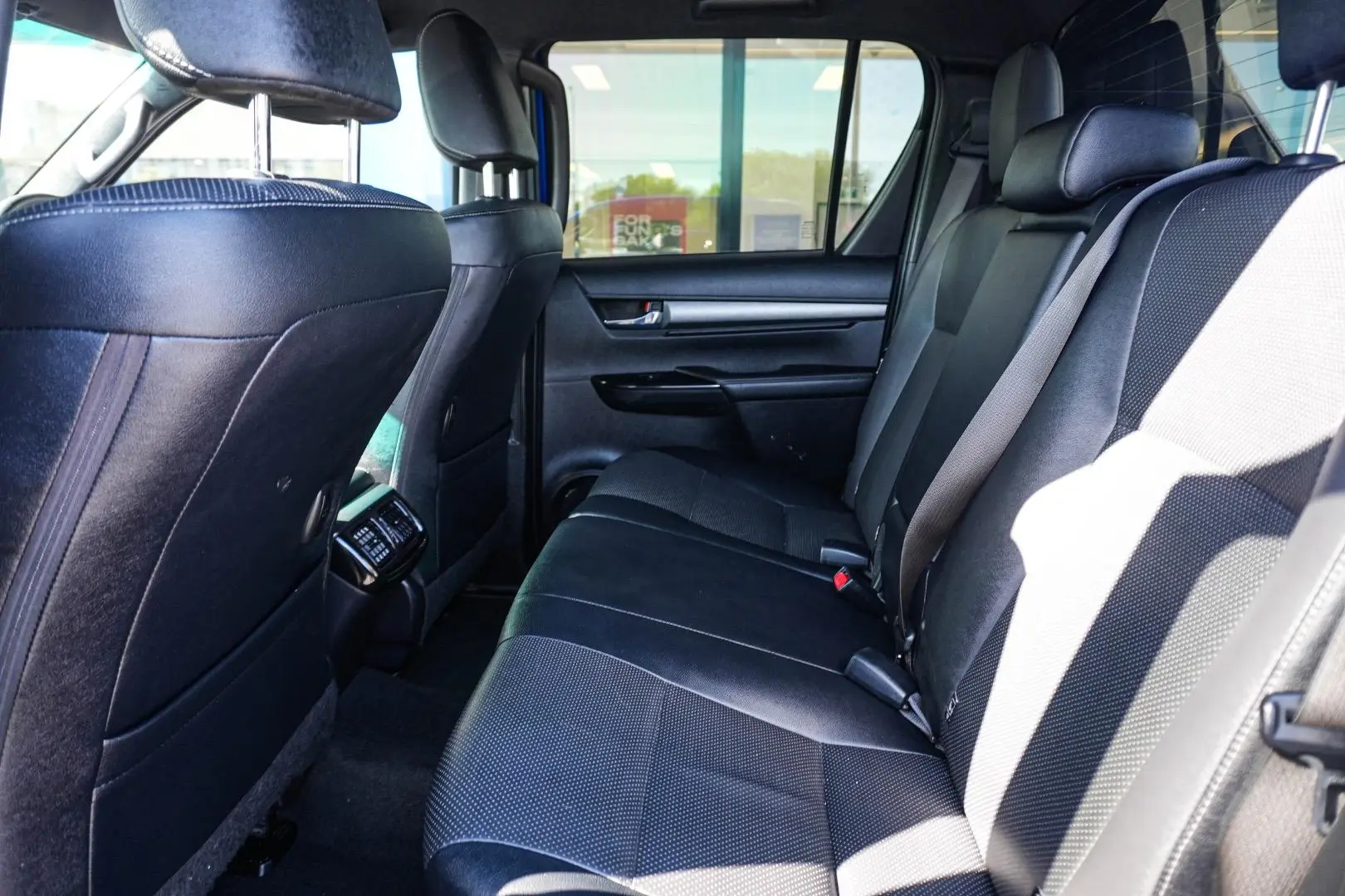 2022 Toyota Hilux Gallery Image 8