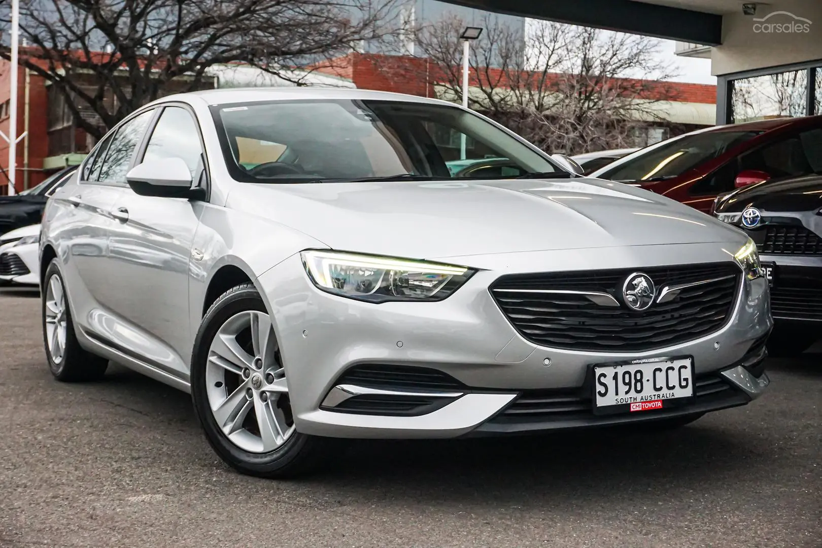 2018 Holden Commodore Image 2