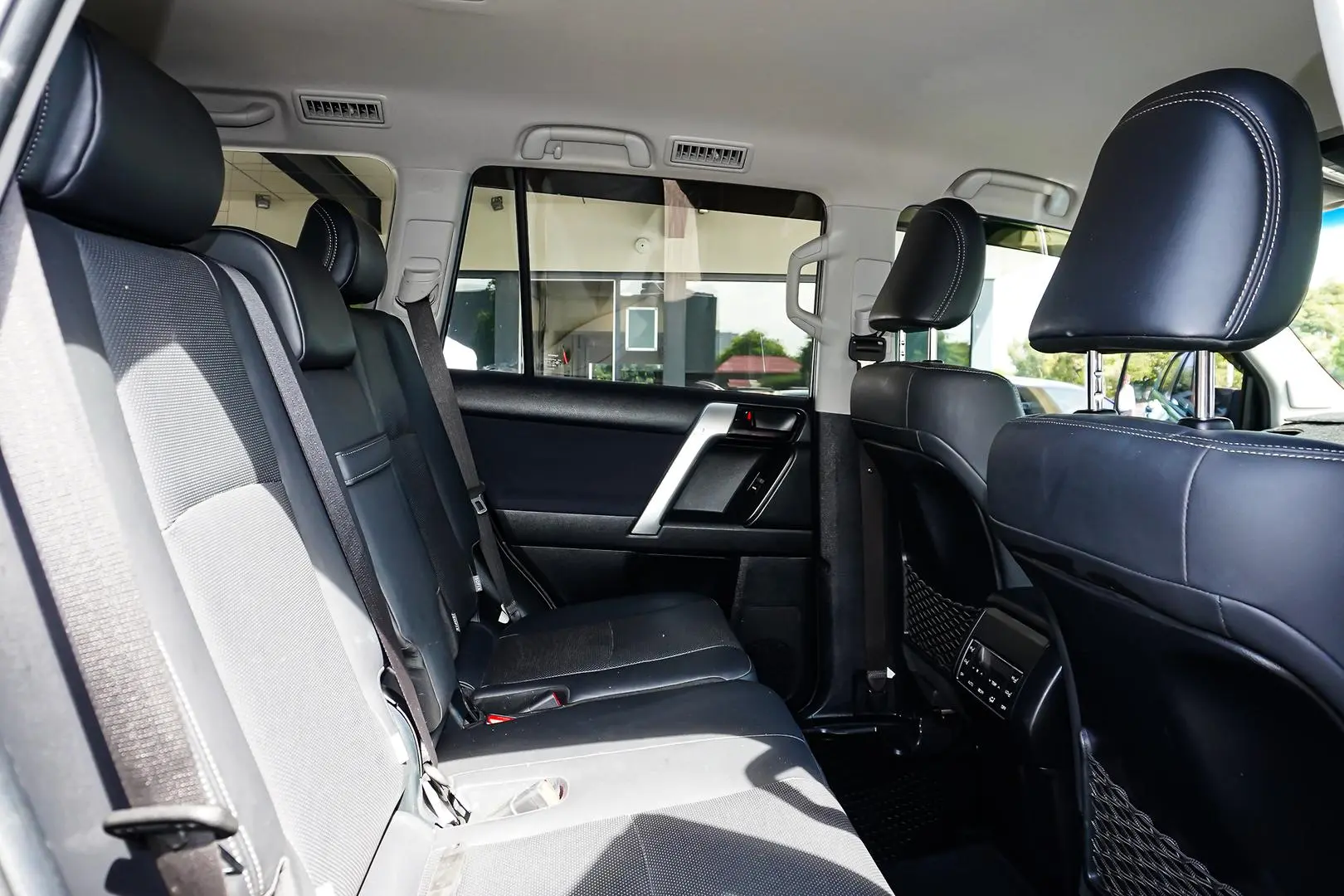 2018 Toyota Landcruiser Prado Gallery Image 8