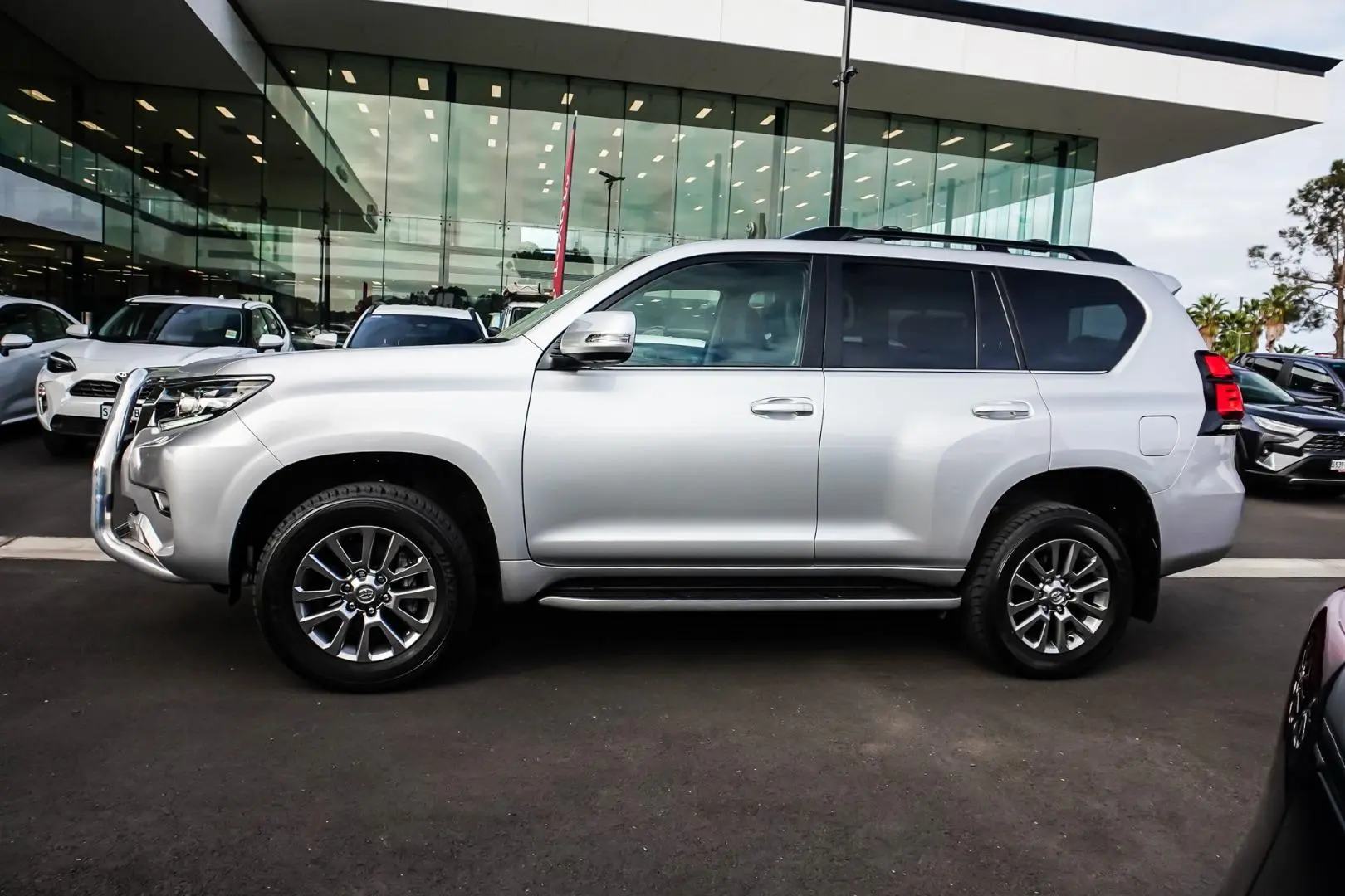 2021 Toyota Landcruiser Prado Gallery Image 3