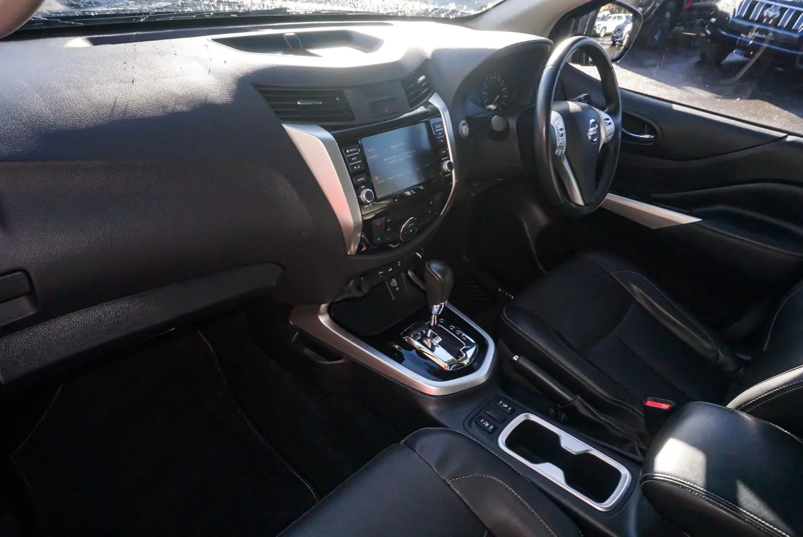 2020 Nissan Navara Gallery Image 10