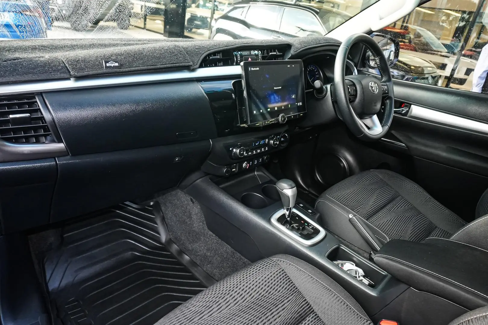 2018 Toyota Hilux Gallery Image 9
