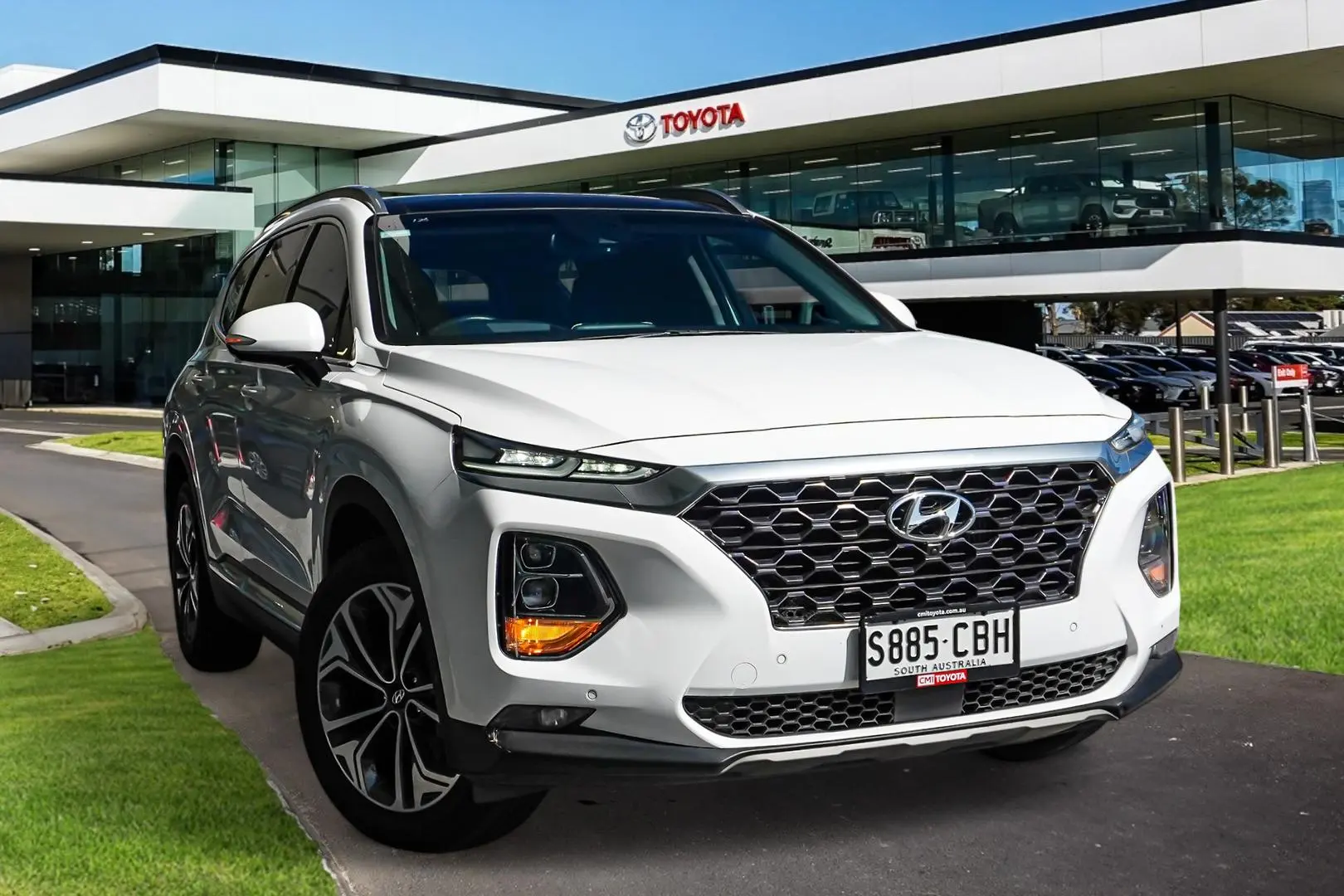 2019 Hyundai Santa Fe Gallery Image 1