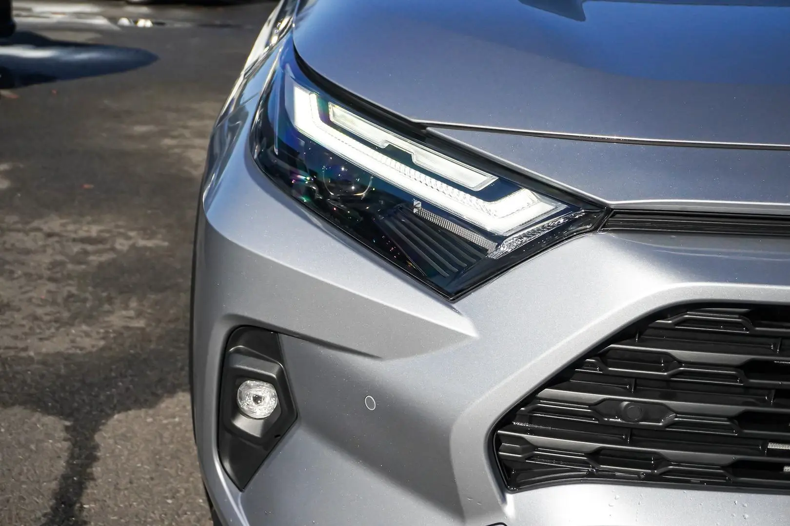 2025 Toyota RAV4 Gallery Image 12