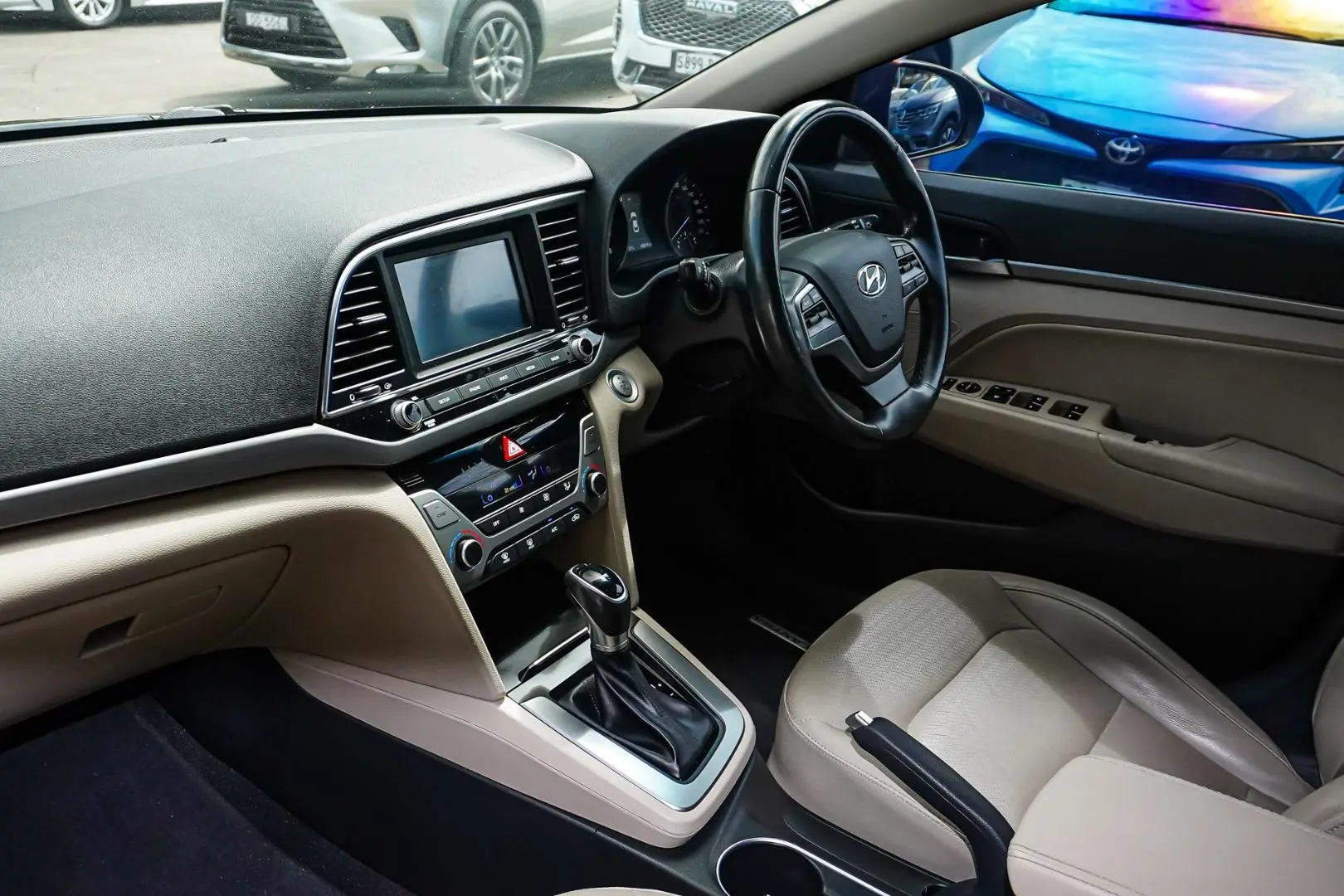 2018 Hyundai Elantra Gallery Image 11