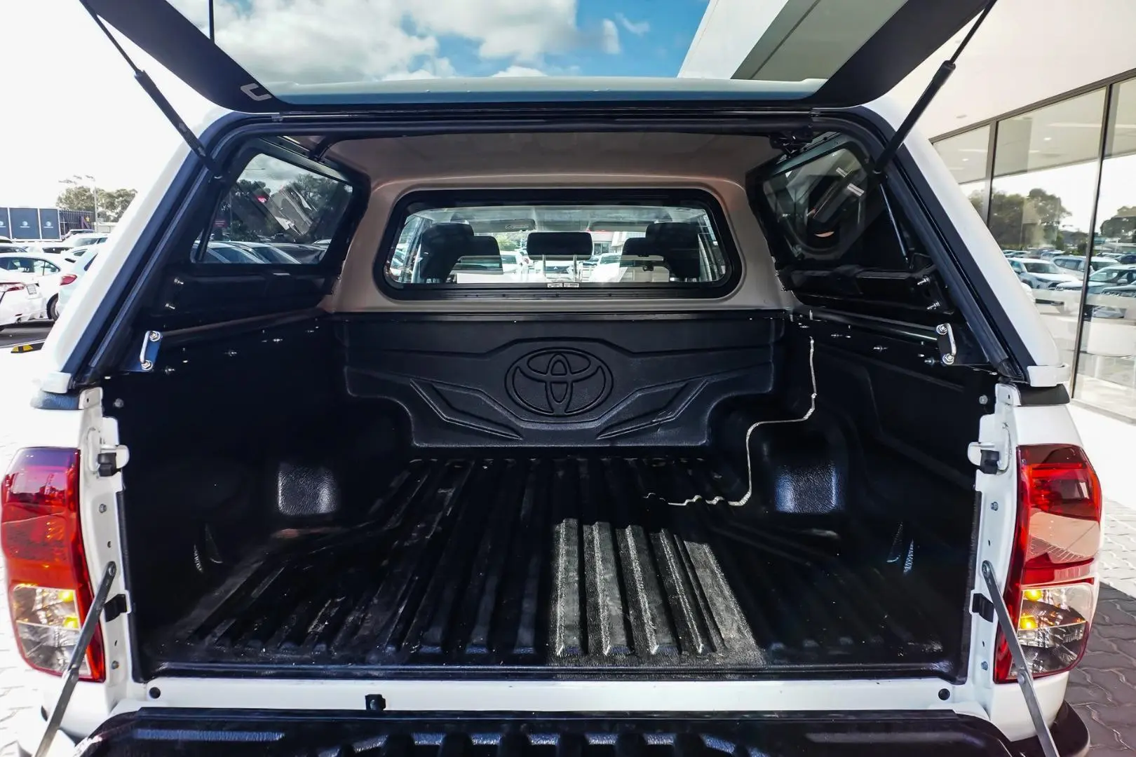 2018 Toyota Hilux Gallery Image 10