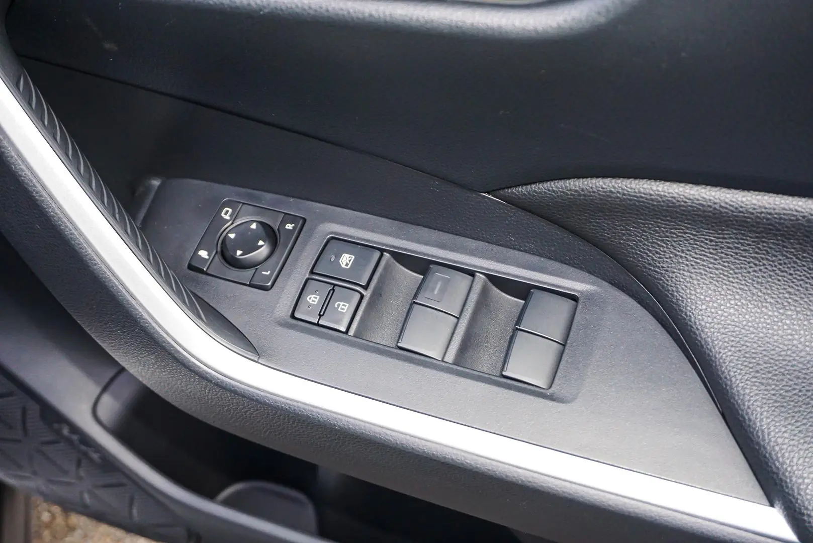 2024 Toyota RAV4 Gallery Image 17