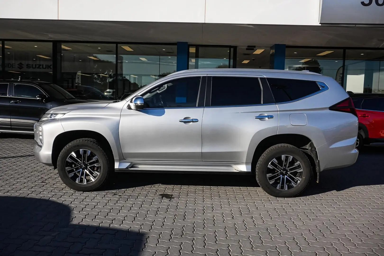 2020 Mitsubishi Pajero Sport Gallery Image 4