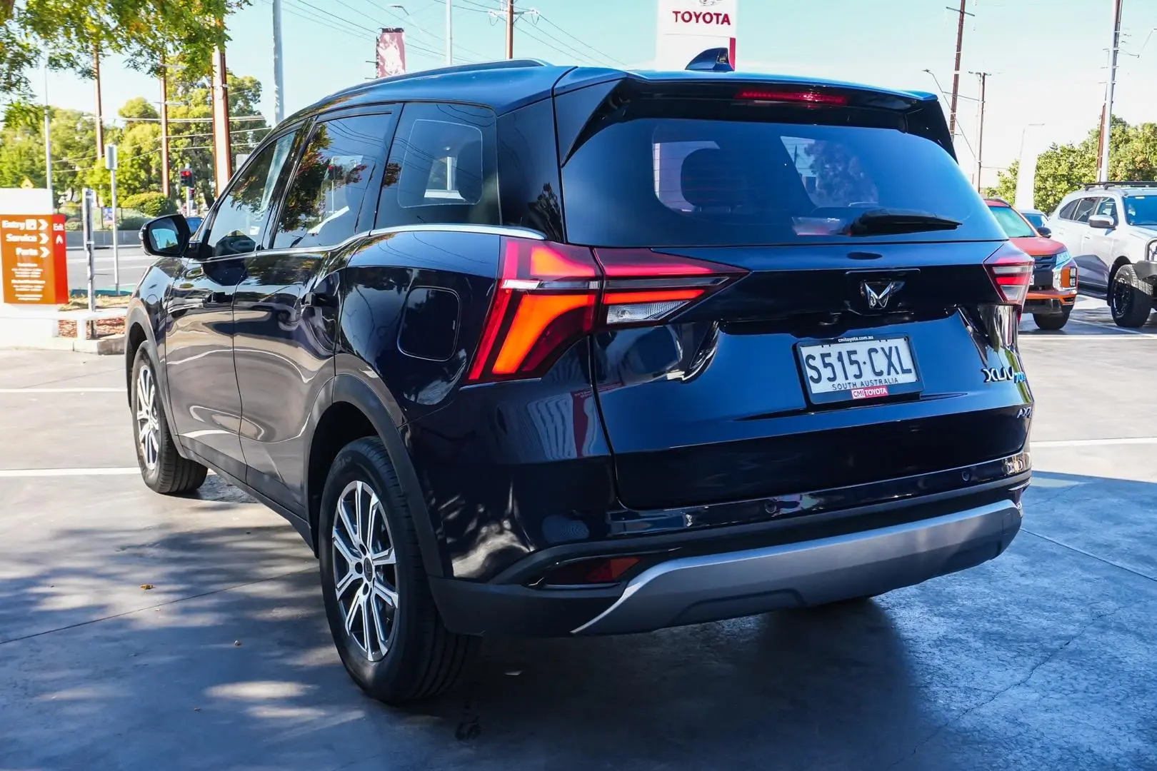 2023 Mahindra XUV700 Gallery Image 3