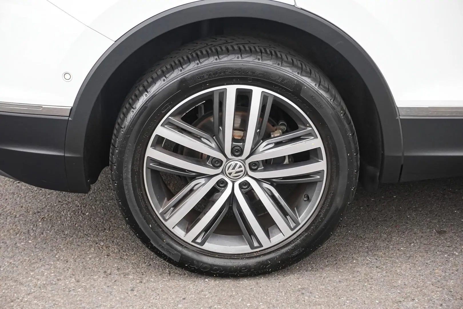 2020 Volkswagen Tiguan Gallery Image 13