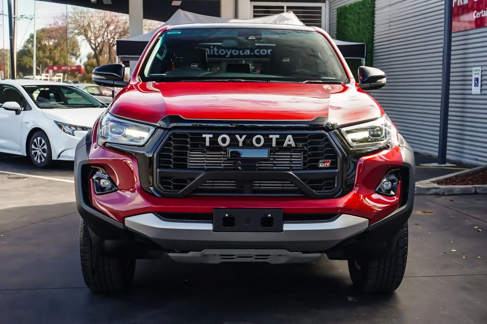 2024 Toyota Hilux Gallery Image 4