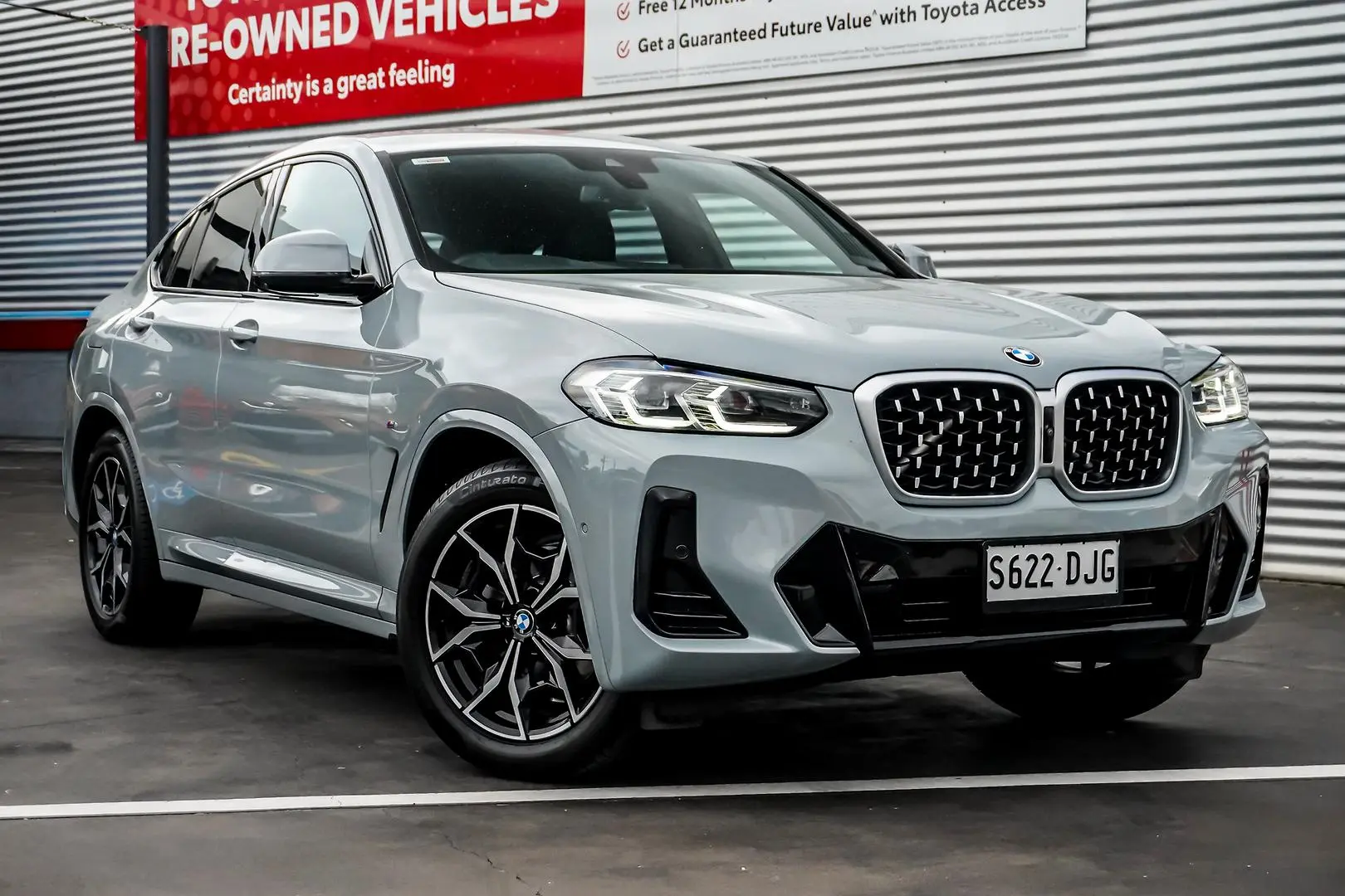2022 BMW X4 Gallery Image 2