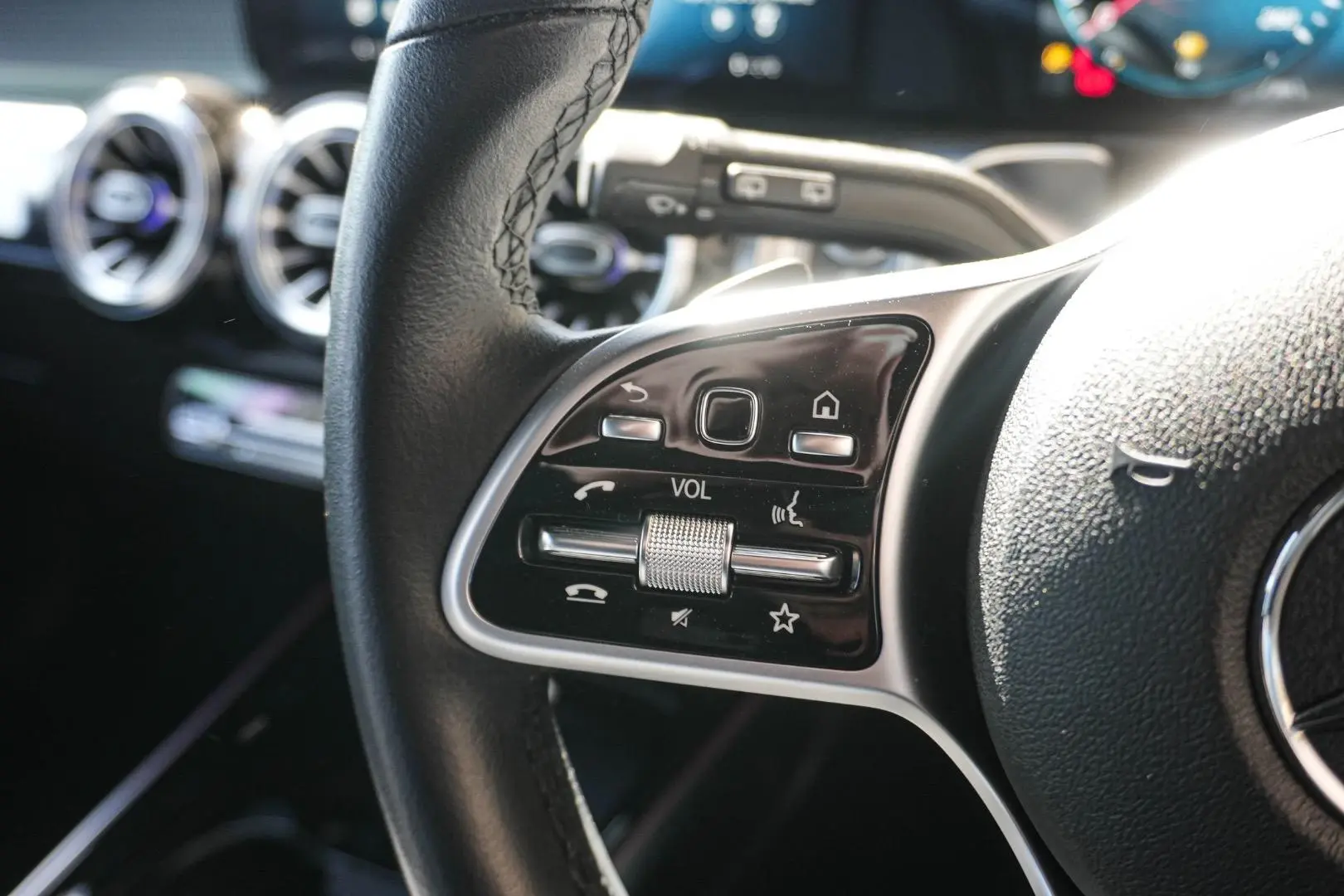 2021 Mercedes-Benz GLB-Class Gallery Image 20