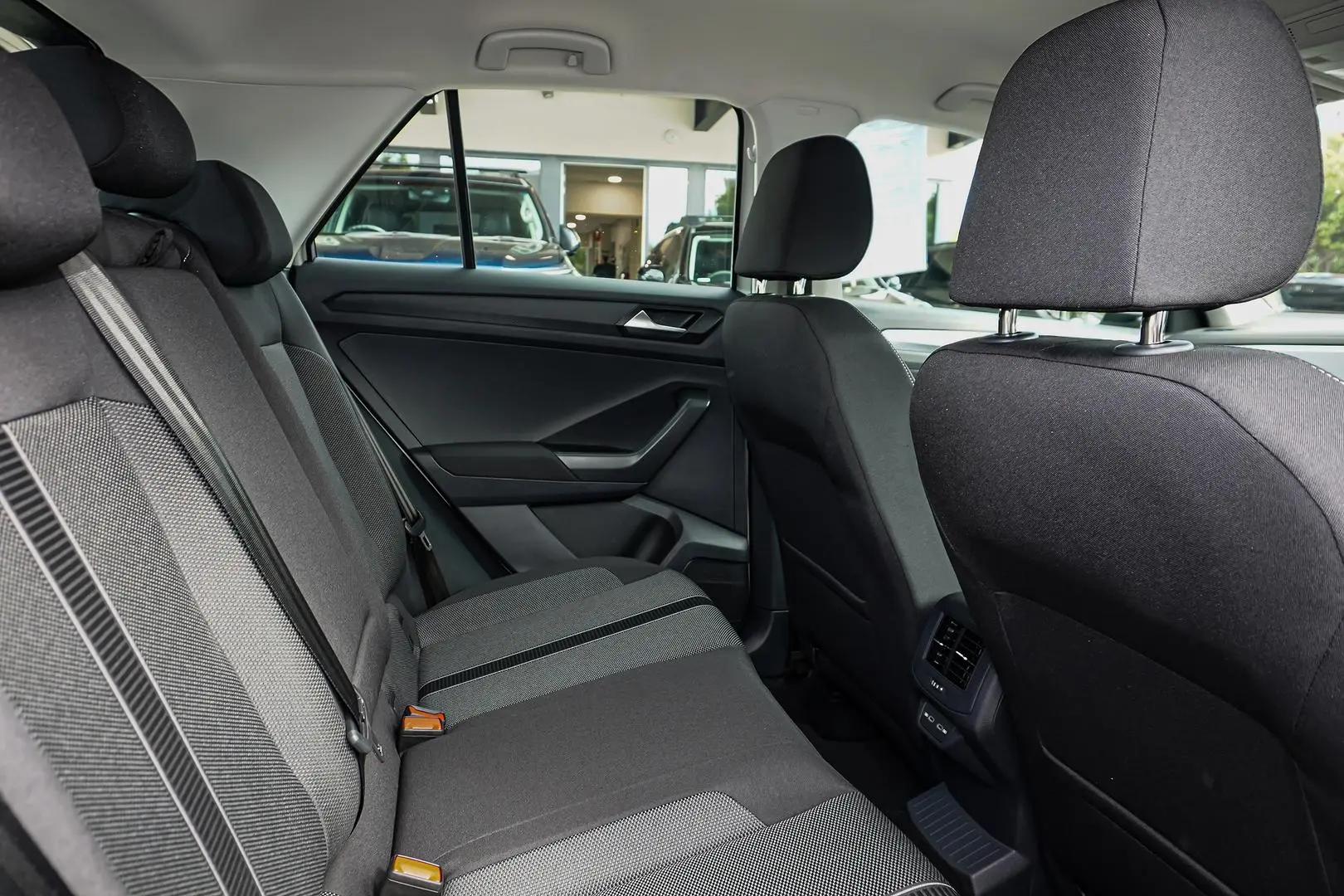 2025 Volkswagen T-Roc Gallery Image 9