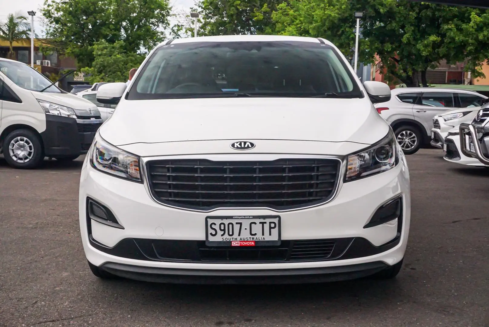 2018 Kia Carnival Gallery Image 5