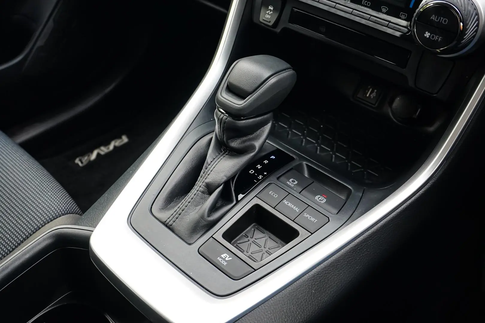 2025 Toyota RAV4 Gallery Image 19