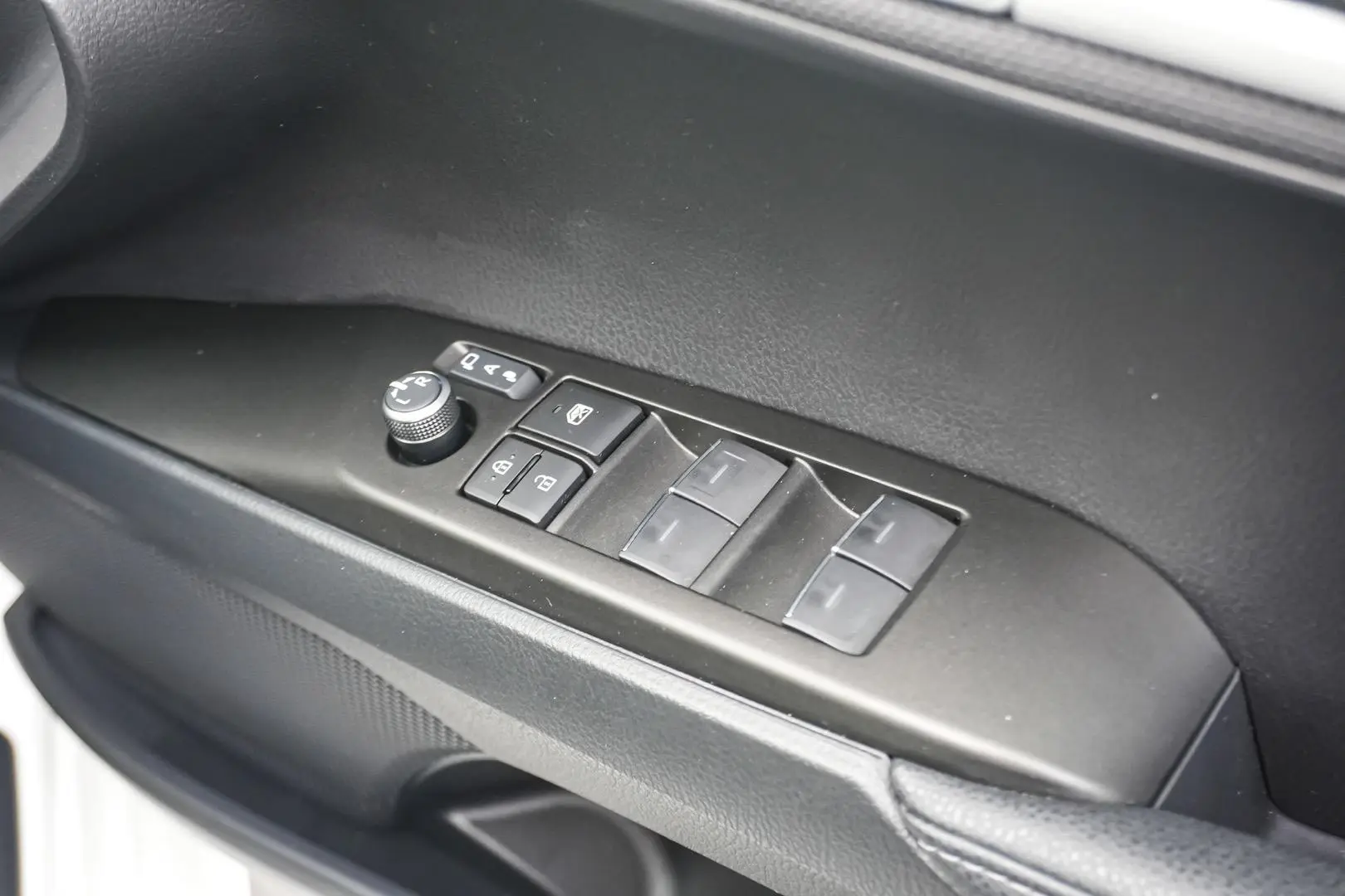 2025 Toyota Camry Gallery Image 18