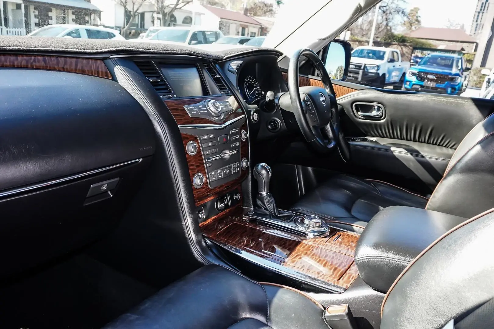 2022 Nissan Patrol Gallery Image 12