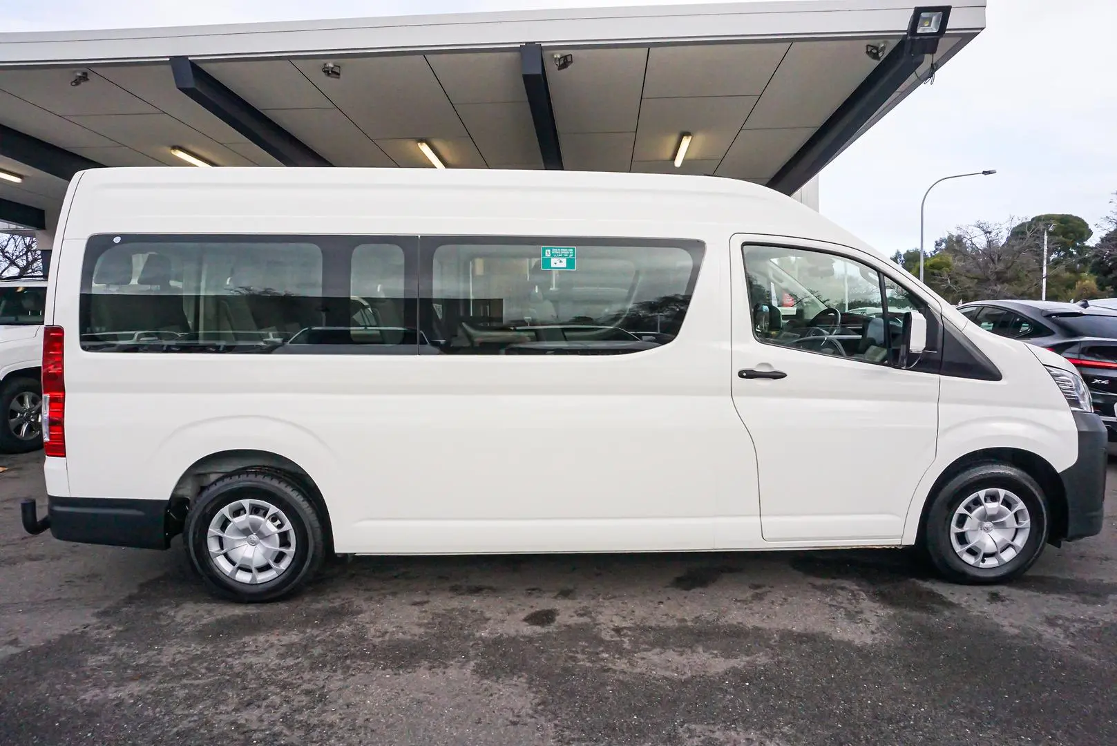 2020 Toyota Hiace Gallery Image 4