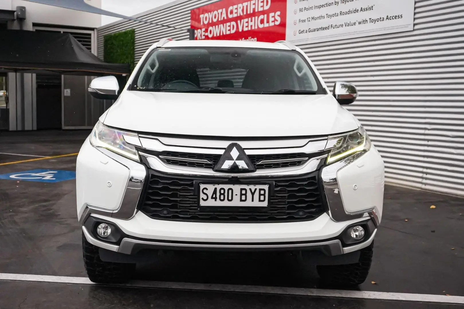 2018 Mitsubishi Pajero Sport Gallery Image 5