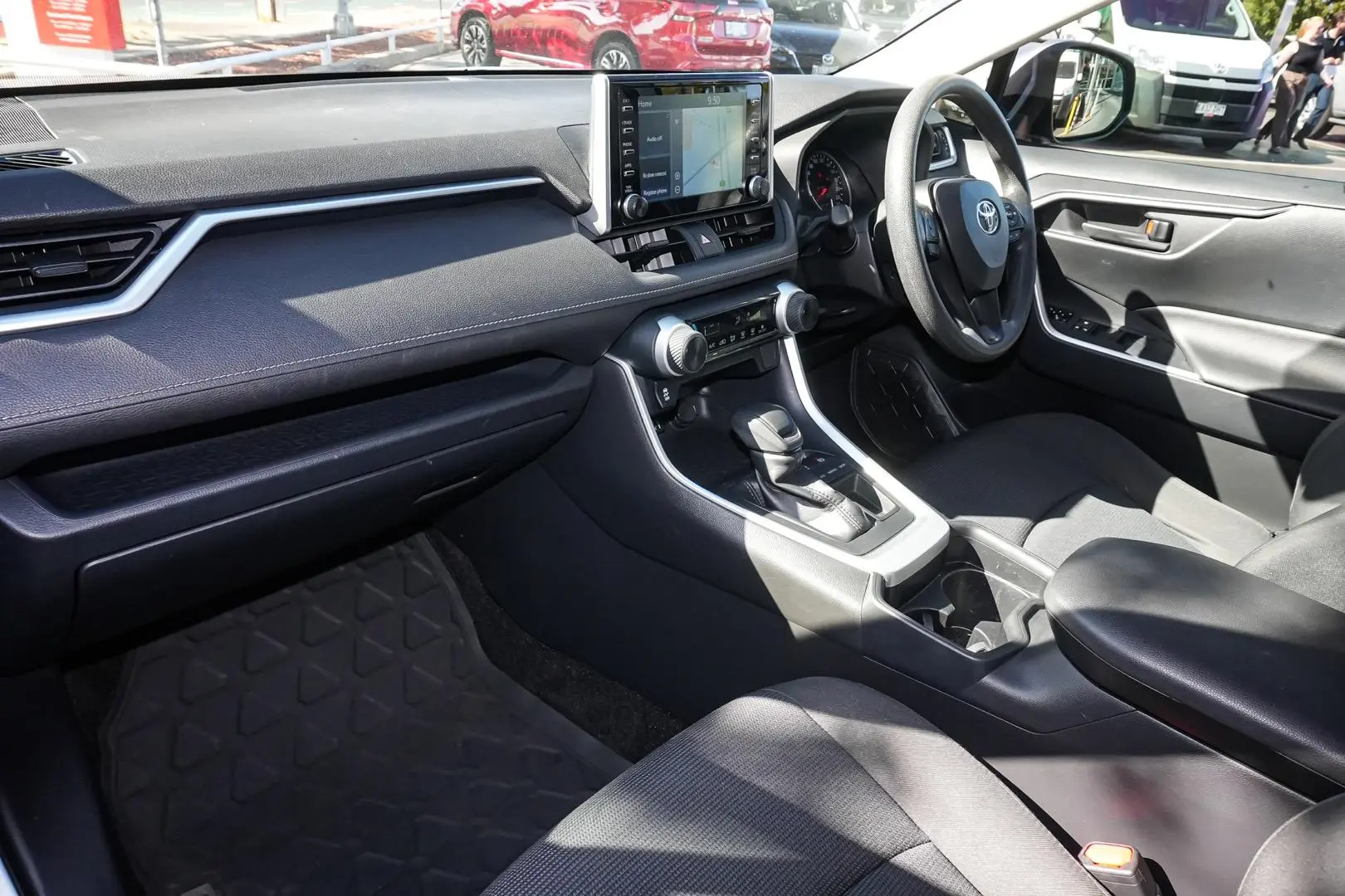2019 Toyota RAV4 Gallery Image 11