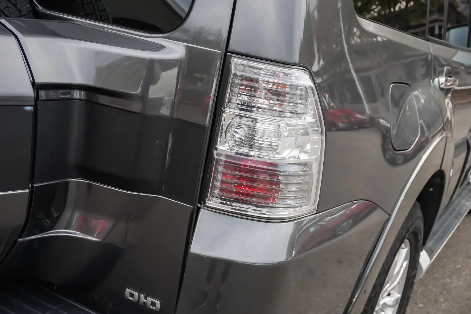 2018 Mitsubishi Pajero Gallery Image 13