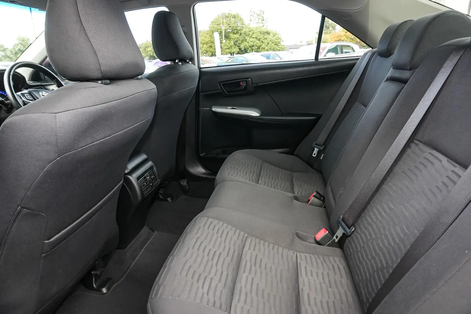 2017 Toyota Camry Gallery Image 13