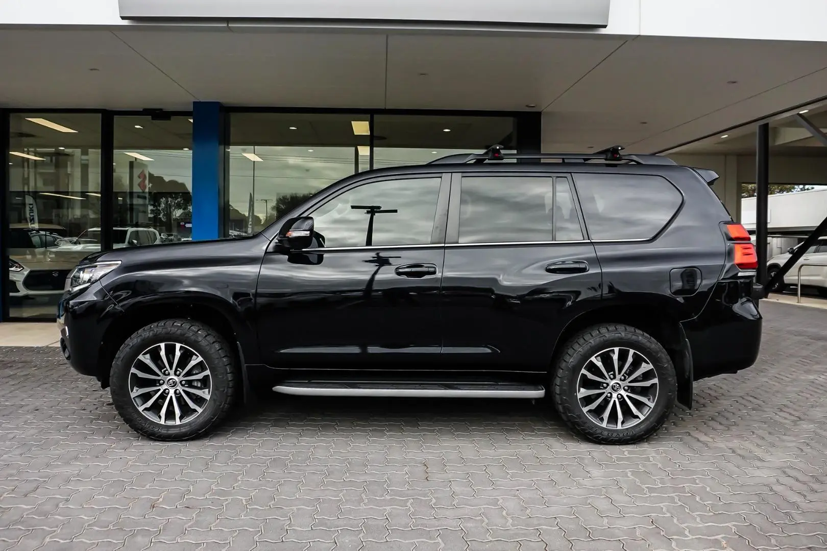 2021 Toyota Landcruiser Prado Gallery Image 3