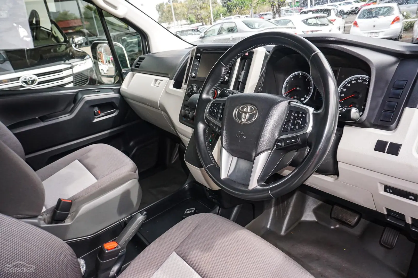 2019 Toyota Hiace Image 7