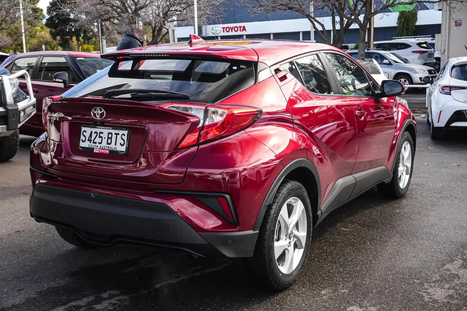 2017 Toyota C-HR Gallery Image 3